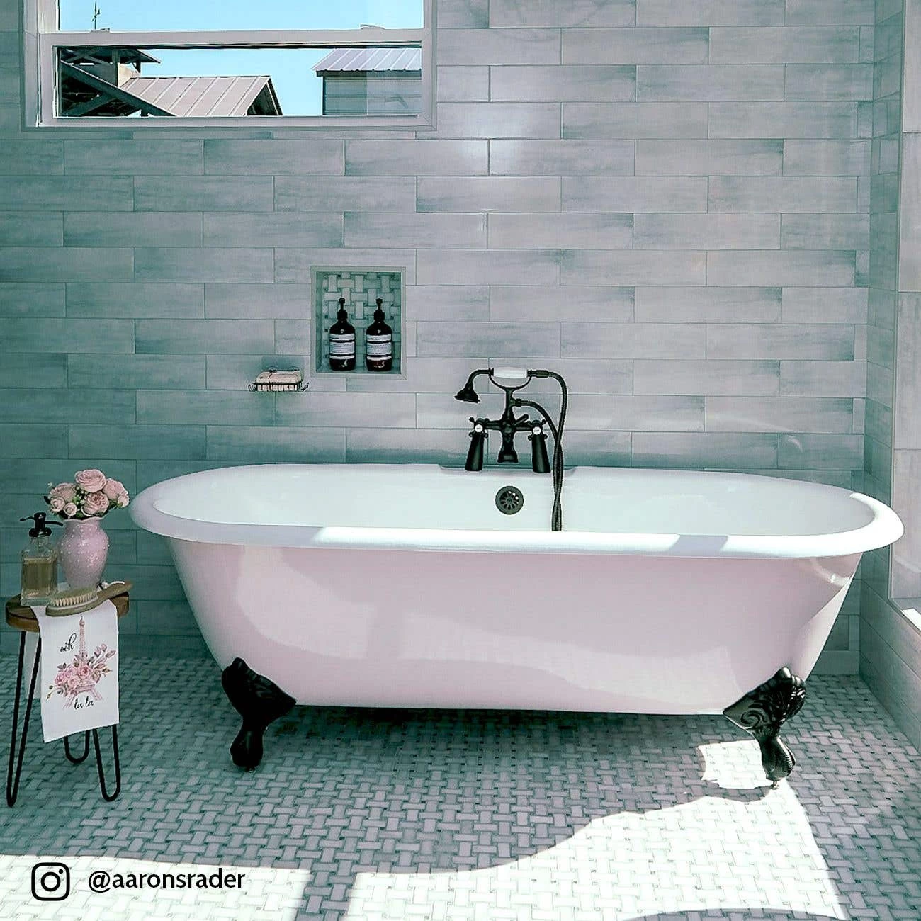 Cambridge Cast Iron Double Ended Clawfoot Tub - Rim Faucet Drillings 2 Cambridge Cast Iron Double Ended Clawfoot Tub - Rim Faucet Drillings - Image 2